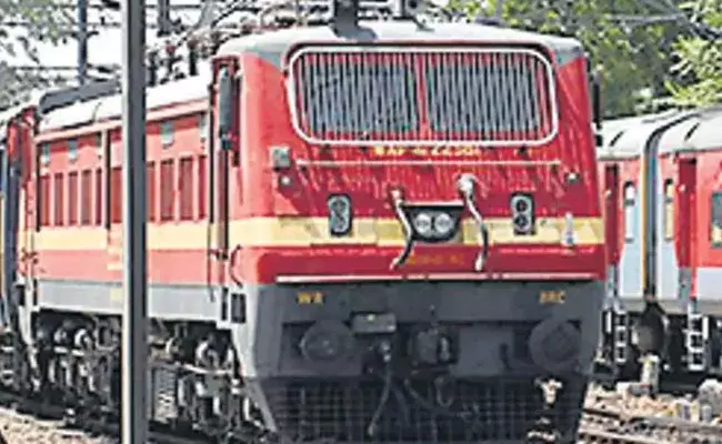 Central Railway Jobs: టెన్త్ అర్హతతో సెంట్రల్ రైల్వేలో ఉద్యోగాలు.. Central Railway Jobs: టెన్త్ అర్హతతో సెంట్రల్ రైల్వేలో ఉద్యోగాలు..