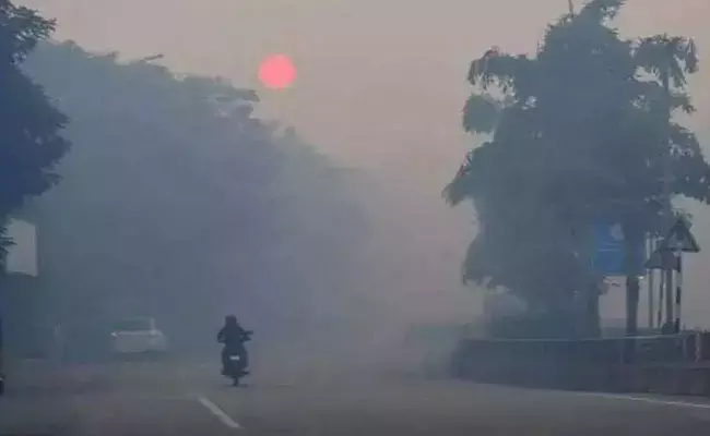 Lambasingi: చలికి వణుకుతున్న మన్యం.. రికార్డు స్థాయిలో పడిపోయిన ఉష్ణోగ్రతలు Lambasingi: చలికి వణుకుతున్న మన్యం.. రికార్డు స్థాయిలో పడిపోయిన ఉష్ణోగ్రతలు