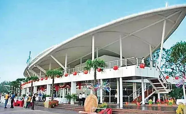 Neera Cafe: నెక్లెస్ రోడ్లో నీరా కేఫ్.. హుస్సేన్ సాగర్ అందాలు వీక్షిస్తూ.. Neera Cafe: నెక్లెస్ రోడ్లో నీరా కేఫ్.. హుస్సేన్ సాగర్ అందాలు వీక్షిస్తూ..