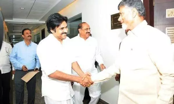 Political : బాబు, పవన్ లు కలిస్తే.. పొలిటికల్ సునామీనే Political : బాబు, పవన్ లు కలిస్తే.. పొలిటికల్ సునామీనే