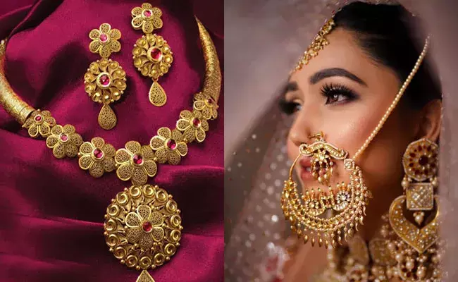 Gold and Silver Rates Today : తగ్గిన బంగారం, నిలకడగా వెండి ధరలు.. ఈ రోజు మార్కెట్లో.. Gold and Silver Rates Today : తగ్గిన బంగారం, నిలకడగా వెండి ధరలు.. ఈ రోజు మార్కెట్లో..