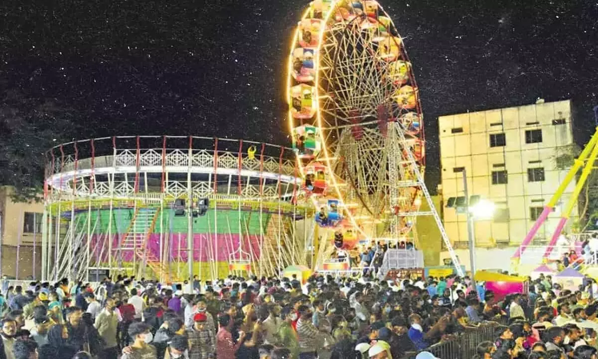 Hyderabad: నుమాయిష్ ఆఫర్... నేడు మహిళలకు మాత్రమే Hyderabad: నుమాయిష్ ఆఫర్... నేడు మహిళలకు మాత్రమే