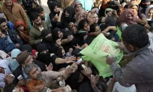 Pakisthan: ఆర్ధిక సంక్షోభంలో పాక్... ఆహారం కోసం కటకట.. Pakisthan: ఆర్ధిక సంక్షోభంలో పాక్... ఆహారం కోసం కటకట..