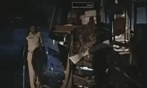 Accident: చౌటుప్పల్ వద్ద ఢీకొన్న బస్సులు..
