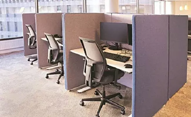 Mumbai Firm: పండక్కి ఊరెళ్లినా పనిచెప్తున్నారా.. అయితే ఫైన్ గ్యారెంటీ Mumbai Firm: పండక్కి ఊరెళ్లినా పనిచెప్తున్నారా.. అయితే ఫైన్ గ్యారెంటీ