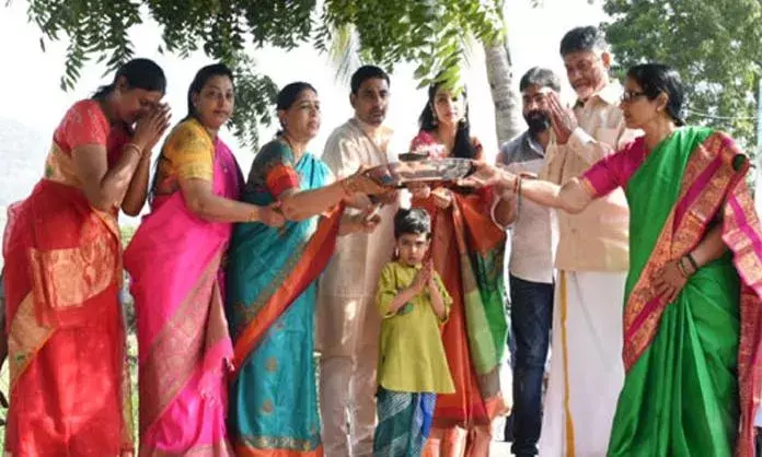 NaravariPalli:  బాబు రాకతో పల్లెకు ముందే పండగొచ్చే...