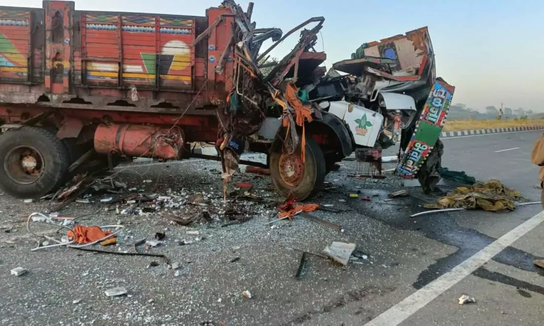 Maharastra: ఘోర రోడ్డు ప్రమాదం... 10మంది మృతి Maharastra: ఘోర రోడ్డు ప్రమాదం... 10మంది మృతి