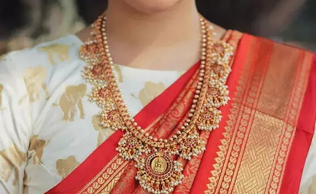 Gold and Silver Rates Today : పెరుగుతున్న బంగారం, వెండి ధరలు.. Gold and Silver Rates Today : పెరుగుతున్న బంగారం, వెండి ధరలు..