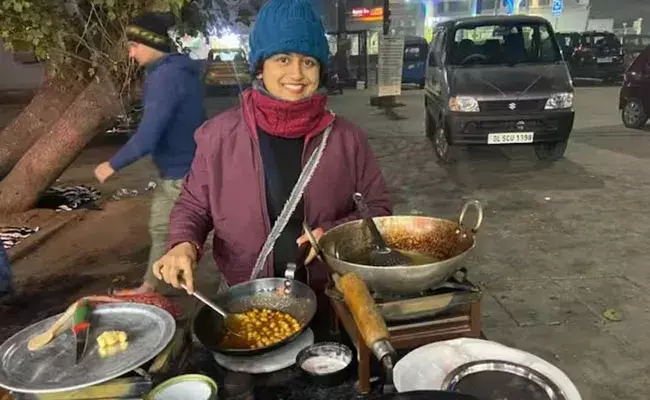 Viral News: ఎమ్ఏ ఇంగ్లీష్ చదివి చేస్తున్న ఉద్యోగాన్నీ వదిలేసి.. గల్లీలో చాట్ బండి Viral News: ఎమ్ఏ ఇంగ్లీష్ చదివి చేస్తున్న ఉద్యోగాన్నీ వదిలేసి.. గల్లీలో చాట్ బండి