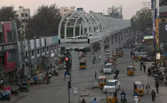Sky Walk: మెహదీపట్నంలో స్కైవాక్.. మరో నాలుగు నెలల్లో అందుబాటులోకి.. Sky Walk: మెహదీపట్నంలో స్కైవాక్.. మరో నాలుగు నెలల్లో అందుబాటులోకి..