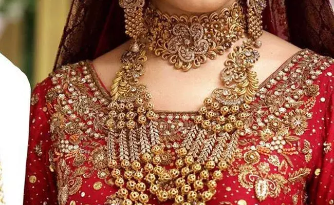 Gold and Silver Rates Today : నిలకడగా బంగారం, తగ్గిన వెండి ధరలు.. Gold and Silver Rates Today : నిలకడగా బంగారం, తగ్గిన వెండి ధరలు..