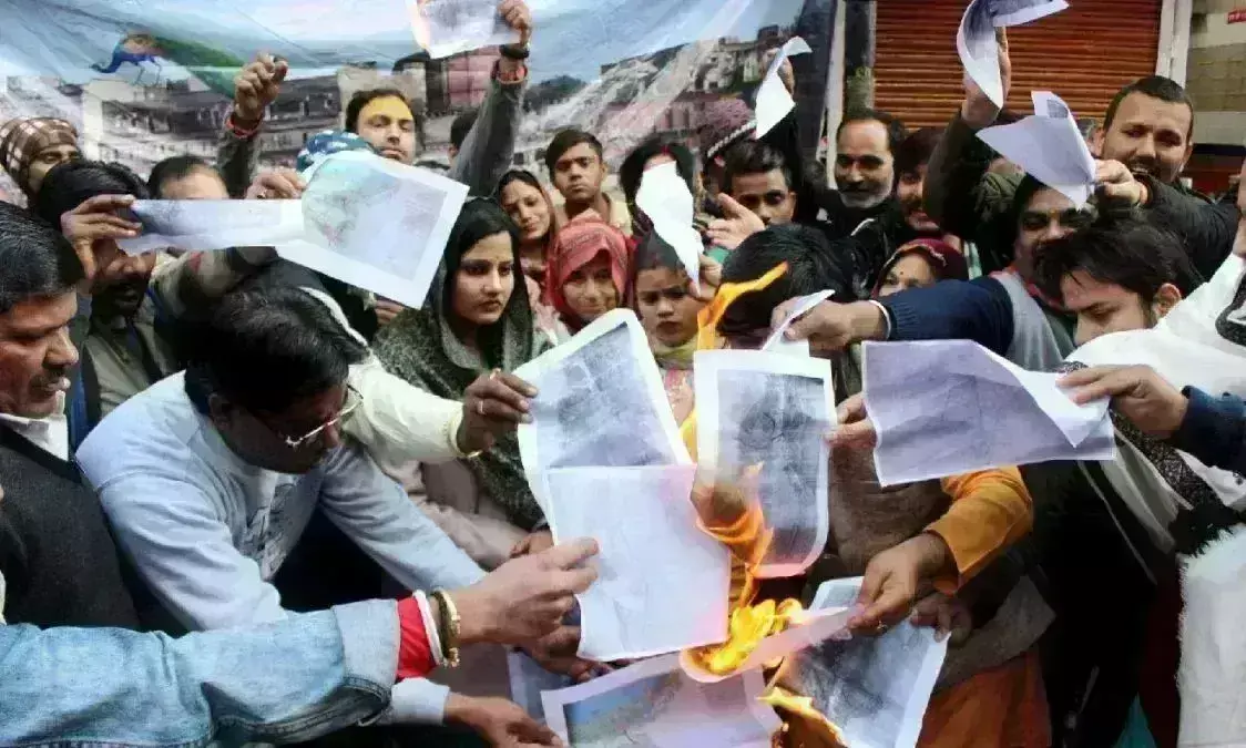 Banke Birhari: నెత్తురోడిన లేఖ.. కారిడార్ పై రచ్చ