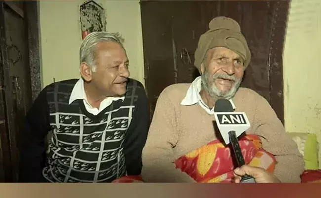 Lottery : వృద్ధుడి ఆనందం.. లాటరీలో రూ.5 కోట్లు Lottery : వృద్ధుడి ఆనందం.. లాటరీలో రూ.5 కోట్లు