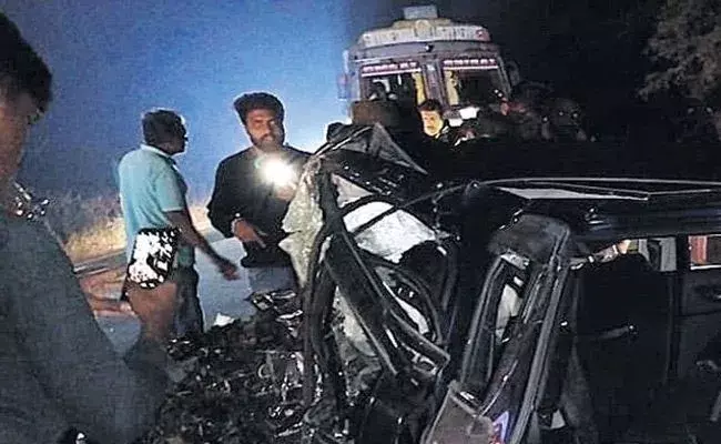 Telangana: ప్రీ వెడ్డింగ్‌ షూట్‌కు వెళ్తుండగా ఘోర ప్రమాదం..