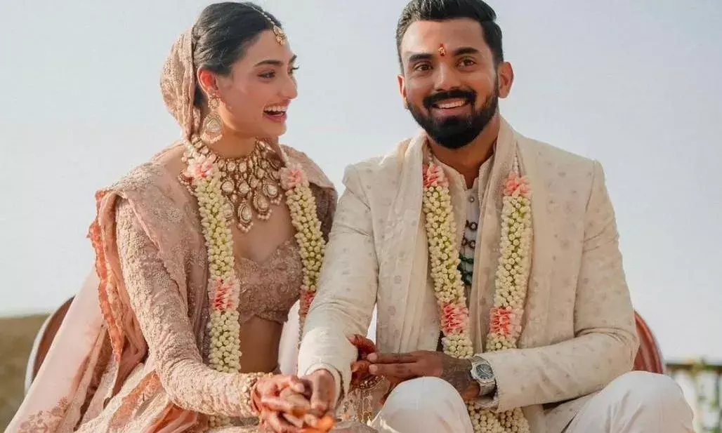 KL Rahul Athiya Marriage: అందాల జంట.. అమ్మడి లెహంగాకు 10వేల గంటలు.. KL Rahul Athiya Marriage: అందాల జంట.. అమ్మడి లెహంగాకు 10వేల గంటలు..