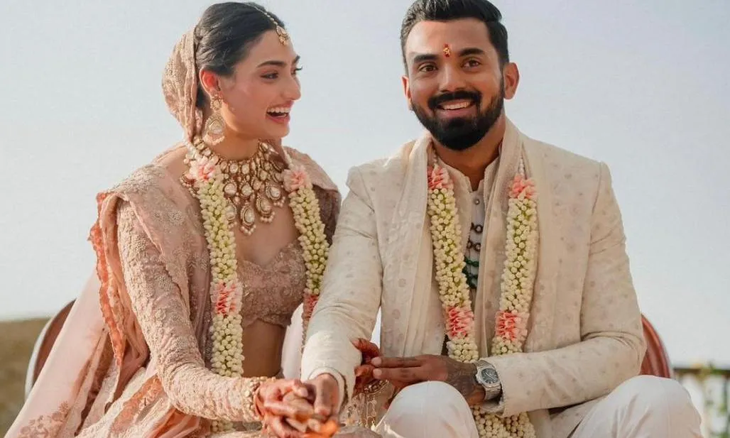 KL Rahul Athiya Marriage: అందాల జంట.. అమ్మడి లెహంగాకు 10వేల గంటలు.. KL Rahul Athiya Marriage: అందాల జంట.. అమ్మడి లెహంగాకు 10వేల గంటలు..