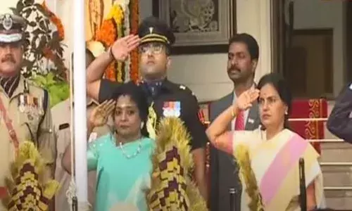 Republic Day: రాజ్ భవన్ లో ఘనంగా గణతంత్ర వేడుకలు Republic Day: రాజ్ భవన్ లో ఘనంగా గణతంత్ర వేడుకలు