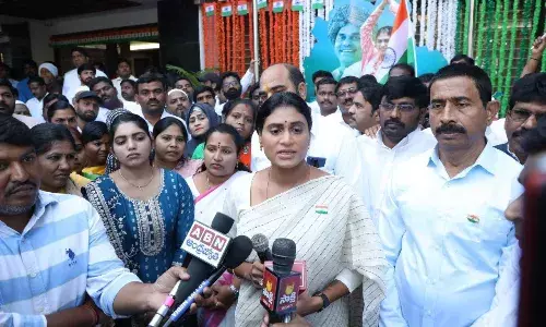 KCR: కేసీఆర్కు ఇంగితం లేదు: షర్మిల KCR: కేసీఆర్కు ఇంగితం లేదు: షర్మిల