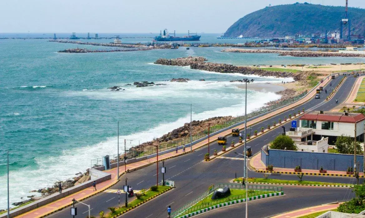 Editorial: విశాఖ కేంద్రంగా హాట్ హాట్ పాలిటిక్స్