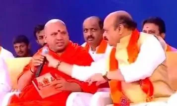 Karnataka: మైక్ లాక్కున్న సీఎం Karnataka: మైక్ లాక్కున్న సీఎం
