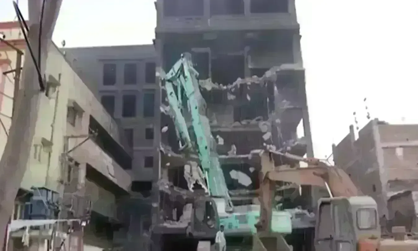 Deccan Mall: కొనసాగుతున్న కూల్చివేత పనులు