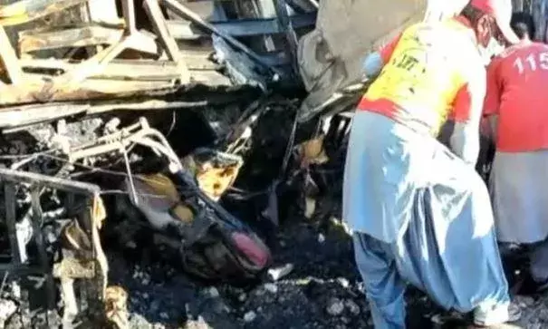 Bus Accident : పాకిస్తాన్ లో బస్సు ప్రమాదం.. 40మంది మృతి Bus Accident : పాకిస్తాన్ లో బస్సు ప్రమాదం.. 40మంది మృతి