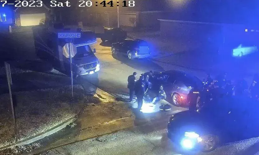 USA: పోలీసుల దాష్టీకం.. నల్లజాతి యువకుడు మృతి