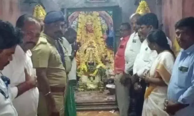 Tamil Nadu : పోలీసు భద్రతతో ఆలయ ప్రవేశం చేసిన దళితులు Tamil Nadu : పోలీసు భద్రతతో ఆలయ ప్రవేశం చేసిన దళితులు