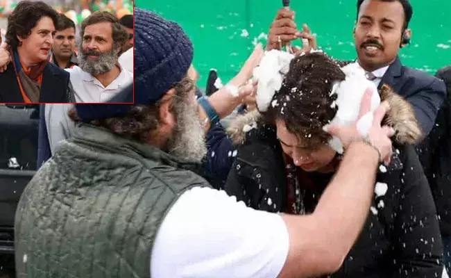Rahul Gandhi: మంచు ఖండంలో ముగిసిన యాత్ర.. ఆకట్టుకున్న అక్కా తమ్ముళ్ల స్నోబాల్ ఫైట్ Rahul Gandhi: మంచు ఖండంలో ముగిసిన యాత్ర.. ఆకట్టుకున్న అక్కా తమ్ముళ్ల స్నోబాల్ ఫైట్