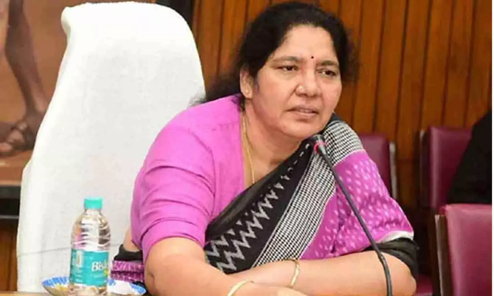 Telangana: పోడు రైతులకు పట్టాలు Telangana: పోడు రైతులకు పట్టాలు