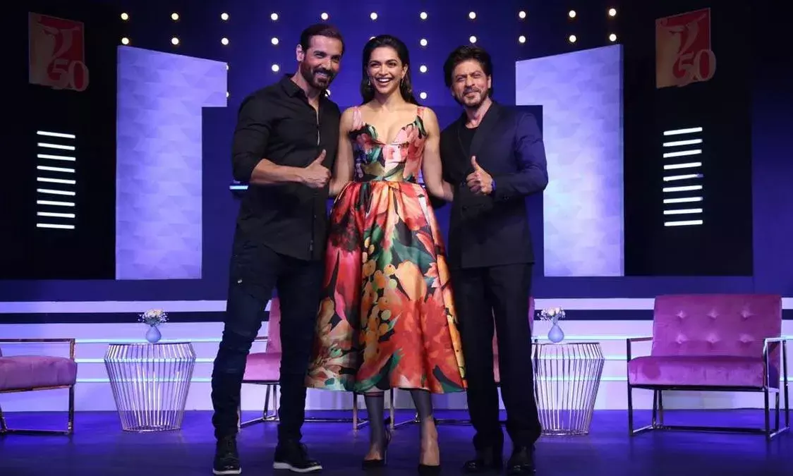 Bollywood: జాన్‌ అబ్రహంపై షారుఖ్‌ ప్రశంసలు