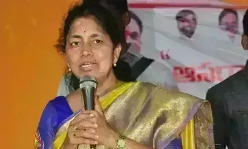 Telangana: ఆలేరు ఇళ్ల పంపిణీలో రసాభస Telangana: ఆలేరు ఇళ్ల పంపిణీలో రసాభస