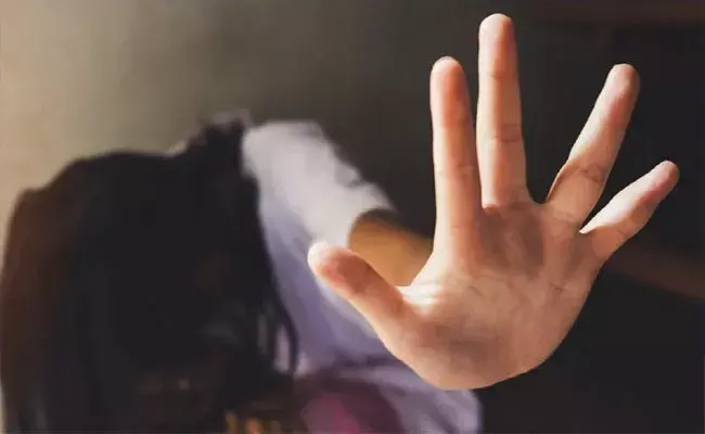 Crime News: శాడిస్ట్ మేనమామ.. కోర్కె తీర్చలేదని నోట్లో యాసిడ్ పోసి..