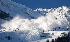 Jammu & Kashmir: గుల్ మార్గ్ లో హిమపాతం... ఒకరి మృతి