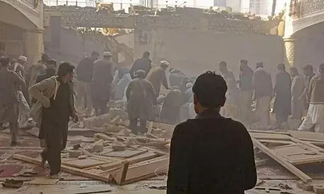 Pakistan : మసీదులో ఆత్మాహుతి దాడి.. పోలీసులపై ప్రతీకార చర్య Pakistan : మసీదులో ఆత్మాహుతి దాడి.. పోలీసులపై ప్రతీకార చర్య