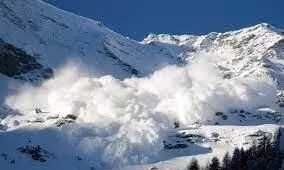 Jammu & Kashmir: గుల్ మార్గ్ లో హిమపాతం... ఒకరి మృతి Jammu & Kashmir: గుల్ మార్గ్ లో హిమపాతం... ఒకరి మృతి