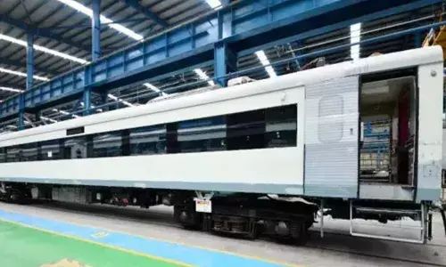 Vande Metro: వందే భారత్ ఎక్స్ప్రెస్ రైళ్లకు మినీ వెర్షన్.. వందే మెట్రో త్వరలో Vande Metro: వందే భారత్ ఎక్స్ప్రెస్ రైళ్లకు మినీ వెర్షన్.. వందే మెట్రో త్వరలో