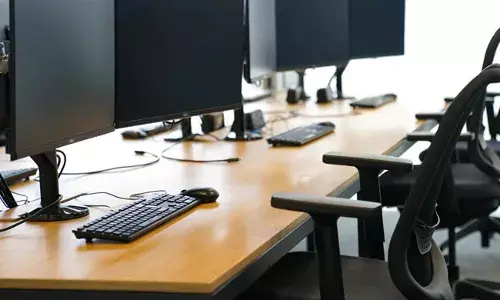 Lay offs: ఊద్యోగాలు పోతున్నాయి.. జీతాలు తగ్గుతున్నాయి