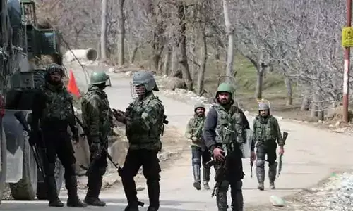 Jammu Kashmir: తీవ్రవాదిగా మారిన ప్రభుత్వ ఉపాధ్యాయుడు.. పోలీసులు అరెస్ట్