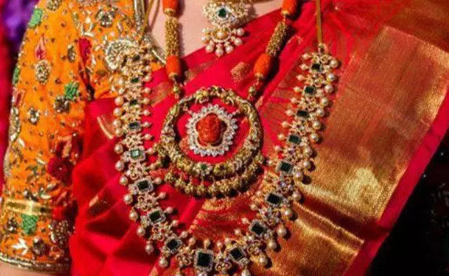 Gold and Silver Rates Today : పెరిగిన బంగారం, వెండి ధరలు.. Gold and Silver Rates Today : పెరిగిన బంగారం, వెండి ధరలు..