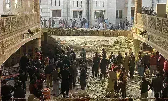 Pakistan Mosque Blast: చేతుల కట్టేసి... మృగాలకు ఎరవేశారు... Pakistan Mosque Blast: చేతుల కట్టేసి... మృగాలకు ఎరవేశారు...