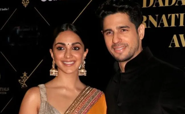 Bollywood: కొత్త జంట.. జాతకం బావుందంట Bollywood: కొత్త జంట.. జాతకం బావుందంట