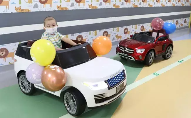 Viral Video: హాస్పిటల్‌కి హ్యాట్సాఫ్.. క్యాన్సర్‌ ట్రీట్‌మెంట్‌కి వెళుతున్న చిన్నారులను..