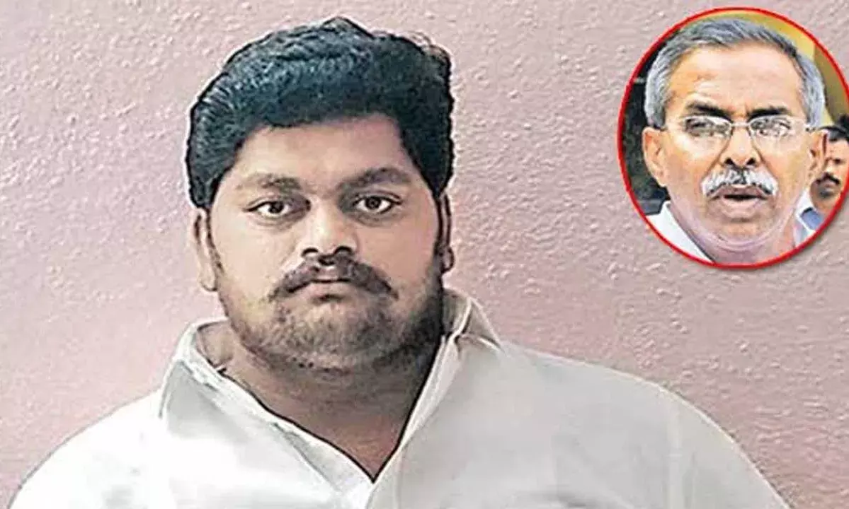 వివేకా హత్య కేసులో దస్తగిరి సంచలన వ్యాఖ్యలు వివేకా హత్య కేసులో దస్తగిరి సంచలన వ్యాఖ్యలు