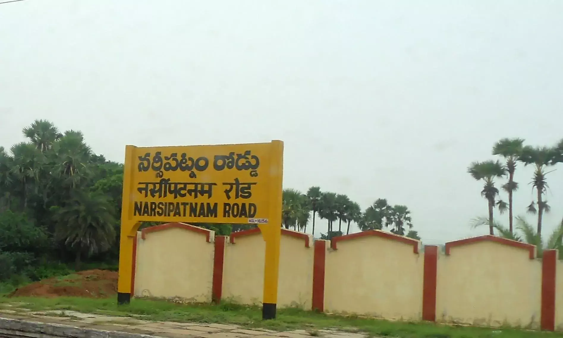 JanaSena : సొంత ఖర్చులతో చెత్తను తరలిస్తున్న జనసేన కౌన్సిలర్‌