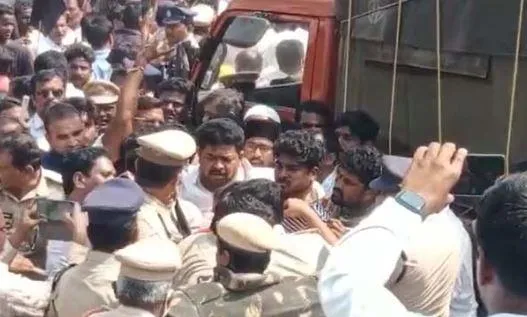 AP : టీడీపీ సీనియర్ నేత కొల్లు రవీంద్ర అరెస్టు AP : టీడీపీ సీనియర్ నేత కొల్లు రవీంద్ర అరెస్టు