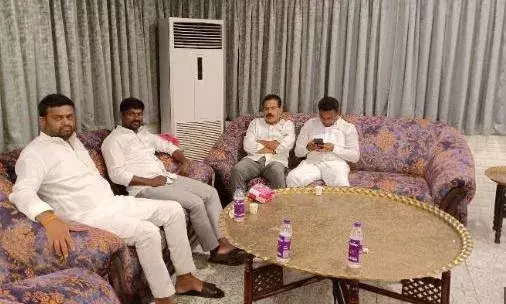 BRS MLAs CASE: సీబీఐ విచారణకు హైకోర్టు గ్రీన్ సిగ్నల్ BRS MLAs CASE: సీబీఐ విచారణకు హైకోర్టు గ్రీన్ సిగ్నల్