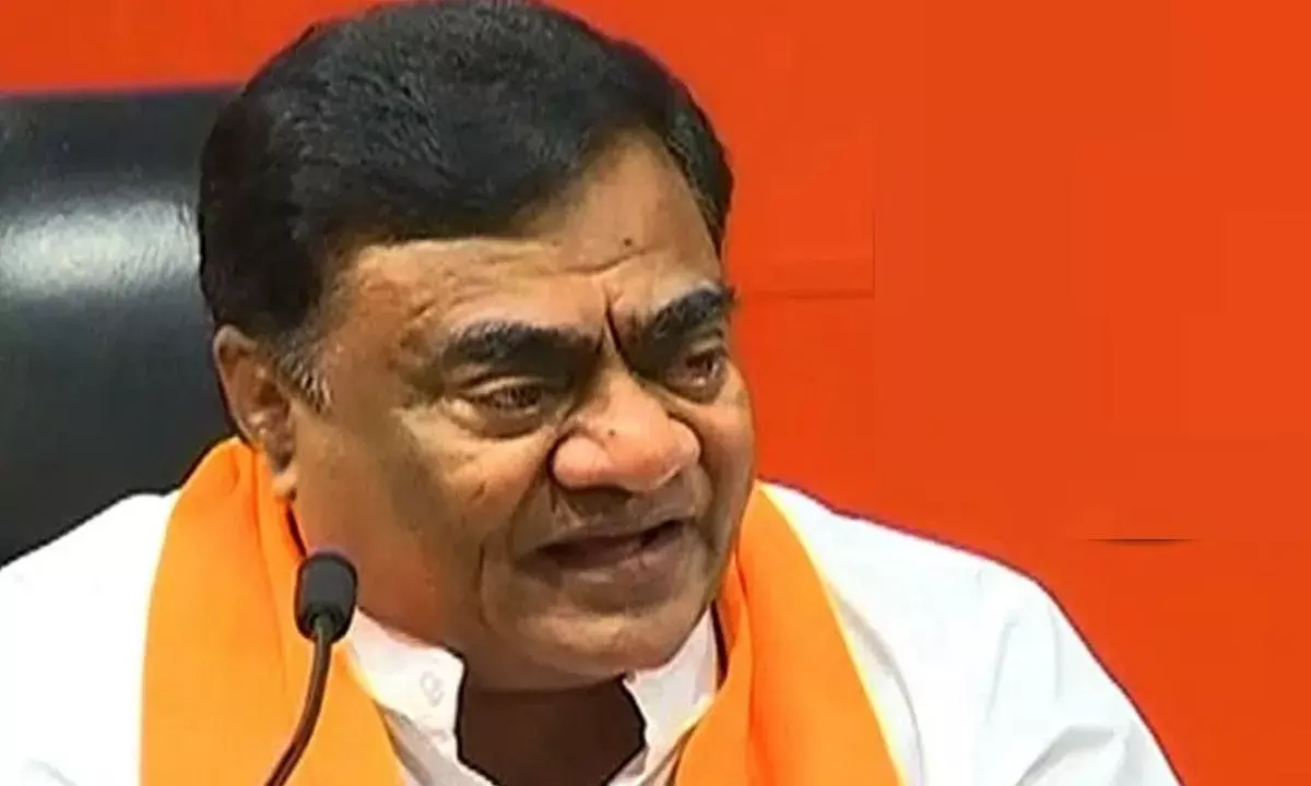 Telangana : బీజేపీ కార్యకర్తపై బాబూమోహన్ ఫైర్ Telangana : బీజేపీ కార్యకర్తపై బాబూమోహన్ ఫైర్