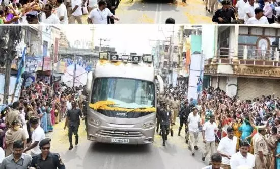 AP: ఎన్నికలకు సిద్ధం.. సీఎం బస్సు యాత్ర AP: ఎన్నికలకు సిద్ధం.. సీఎం బస్సు యాత్ర
