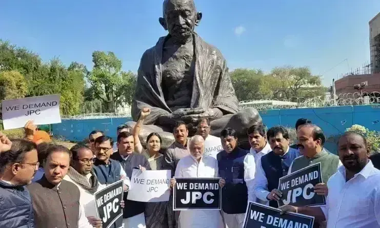 Delhi: పార్లమెంట్ లో బీఆర్ఎస్ ఎంపీల నిరసన Delhi: పార్లమెంట్ లో బీఆర్ఎస్ ఎంపీల నిరసన